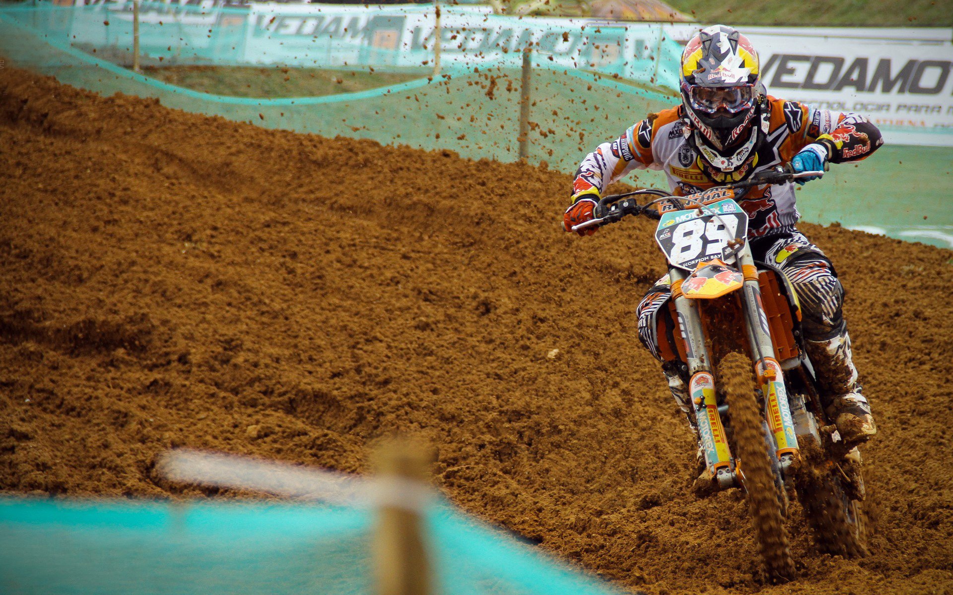 乐鱼体育官网投注-法甲赛季中密集赛程下恢复机制与表现稳定性研究，法甲赛场再次爆发混乱